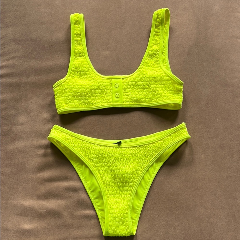 Kendall and Kylie bikini